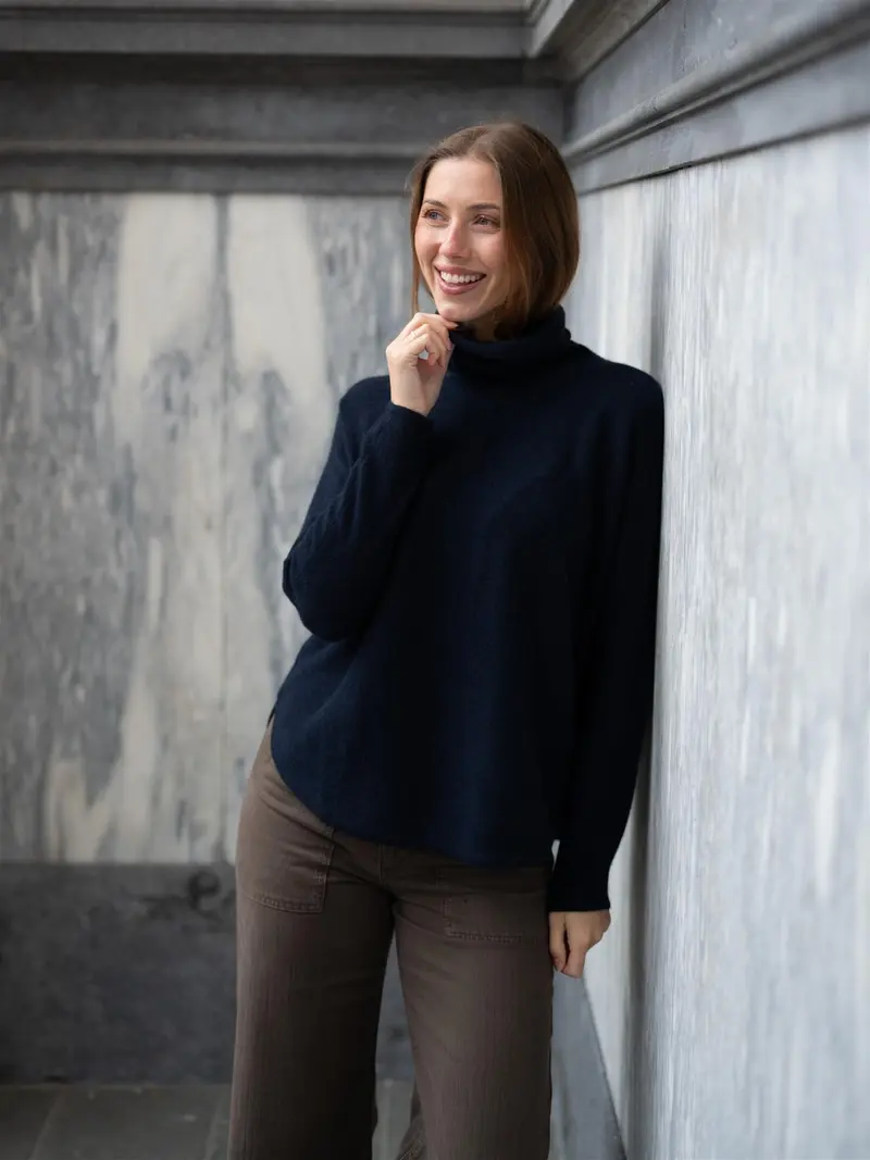 Curved Turtleneck Navy